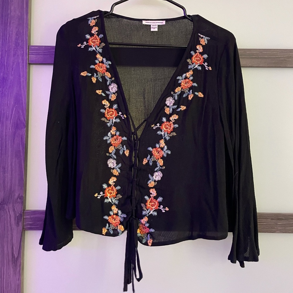 Cute, flowy, tie up top!